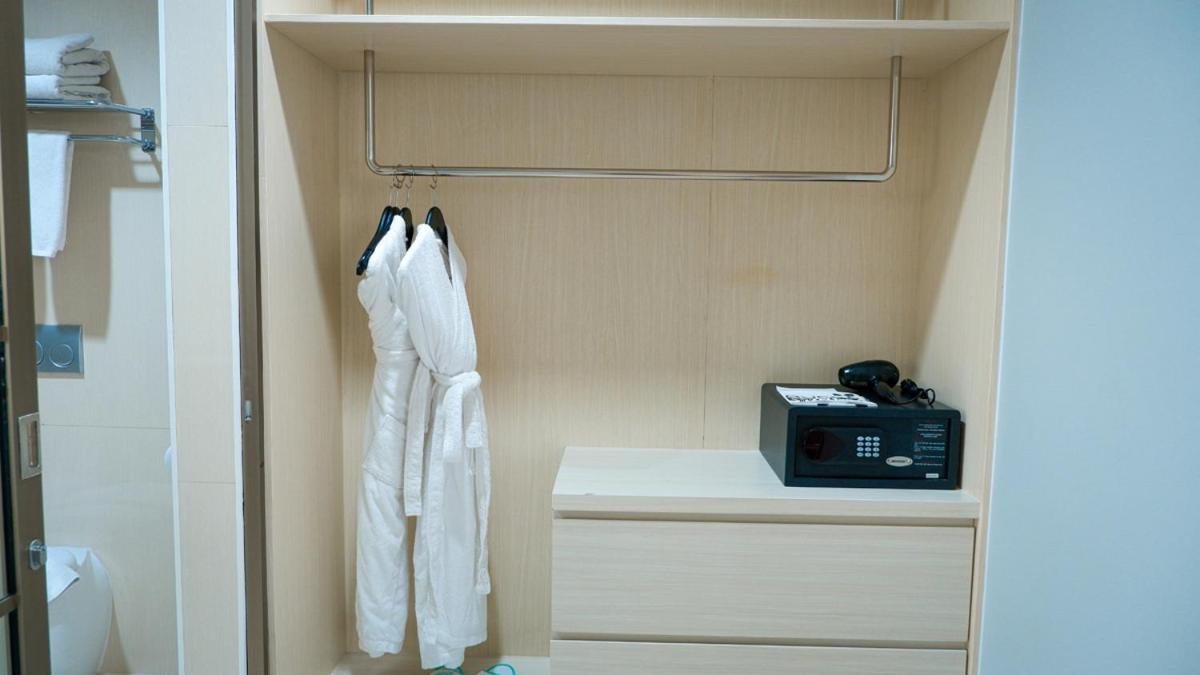 ホテル アヨーラ サンライズ モジョケルト Mojokerto エクステリア 写真
